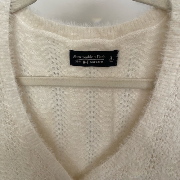 Cozy Abercrombie Button-down Cardigan - Picture 2 of 3